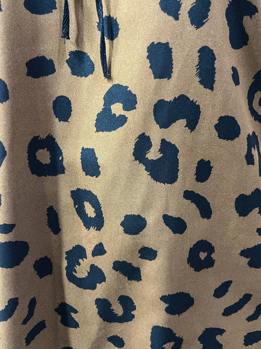 detalle de animal print curvy blouse