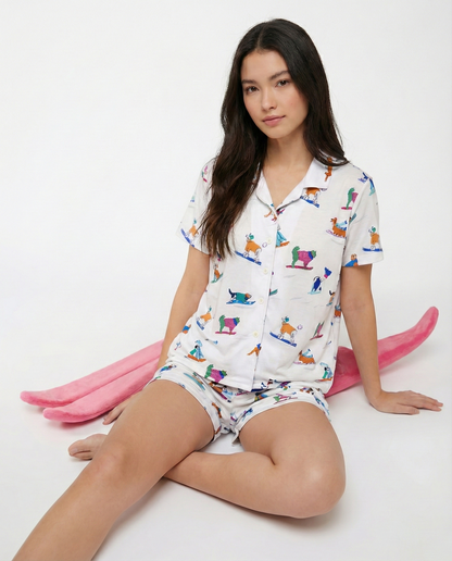 Set de pijama blanca con estampado de perritos esquiadores, ropa de dormir original caracas